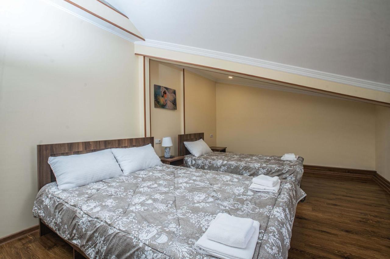 Hotel Telav Holl Telavi Esterno foto