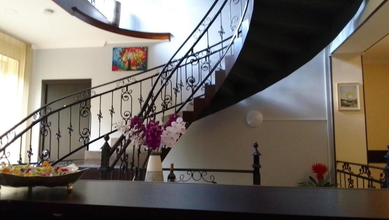 Hotel Telav Holl Telavi Esterno foto