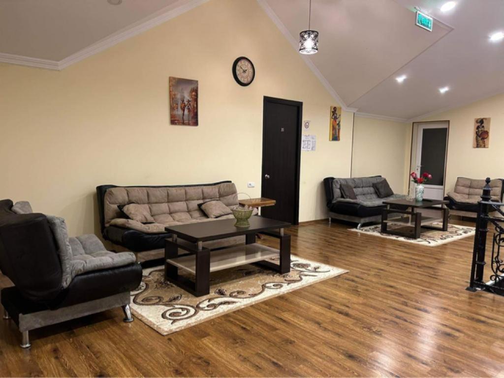 Hotel Telav Holl Telavi Esterno foto