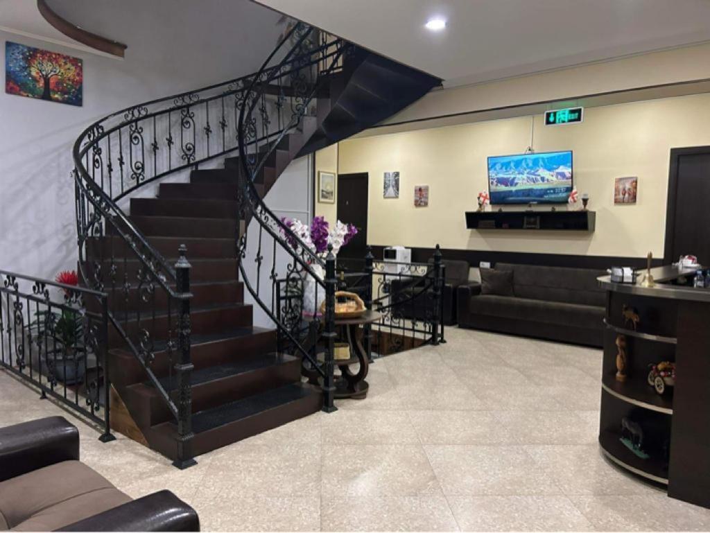 Hotel Telav Holl Telavi Esterno foto